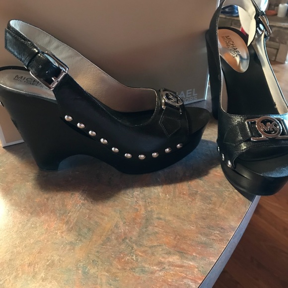 Michael Kors size 8 - Picture 1 of 2